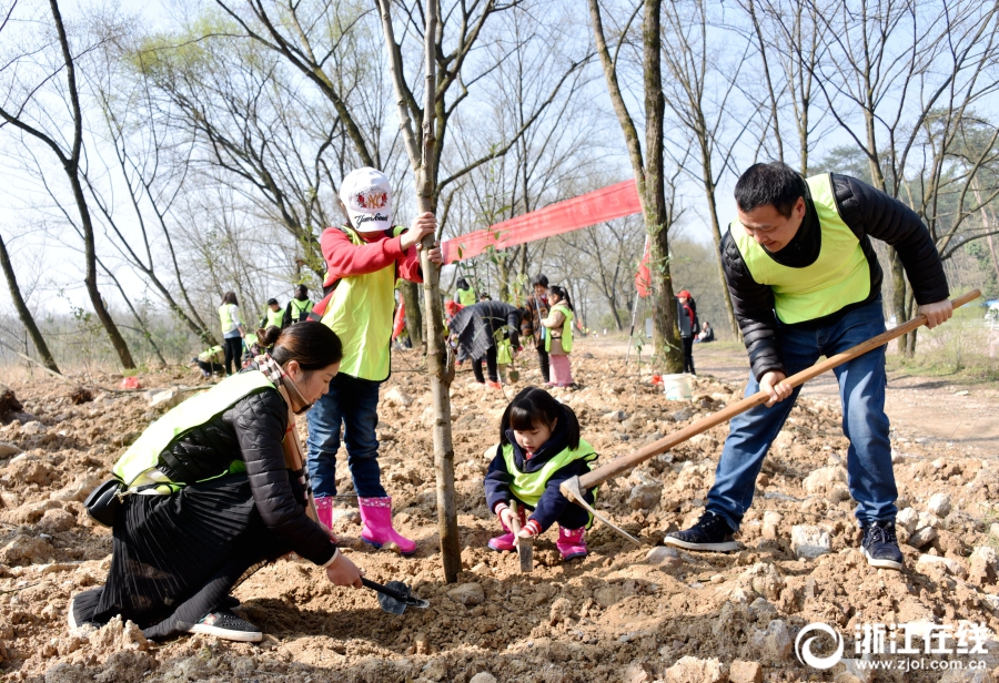 我國鐵路建造高效推動 為經(jīng)濟平穩(wěn)運轉(zhuǎn)供給支撐